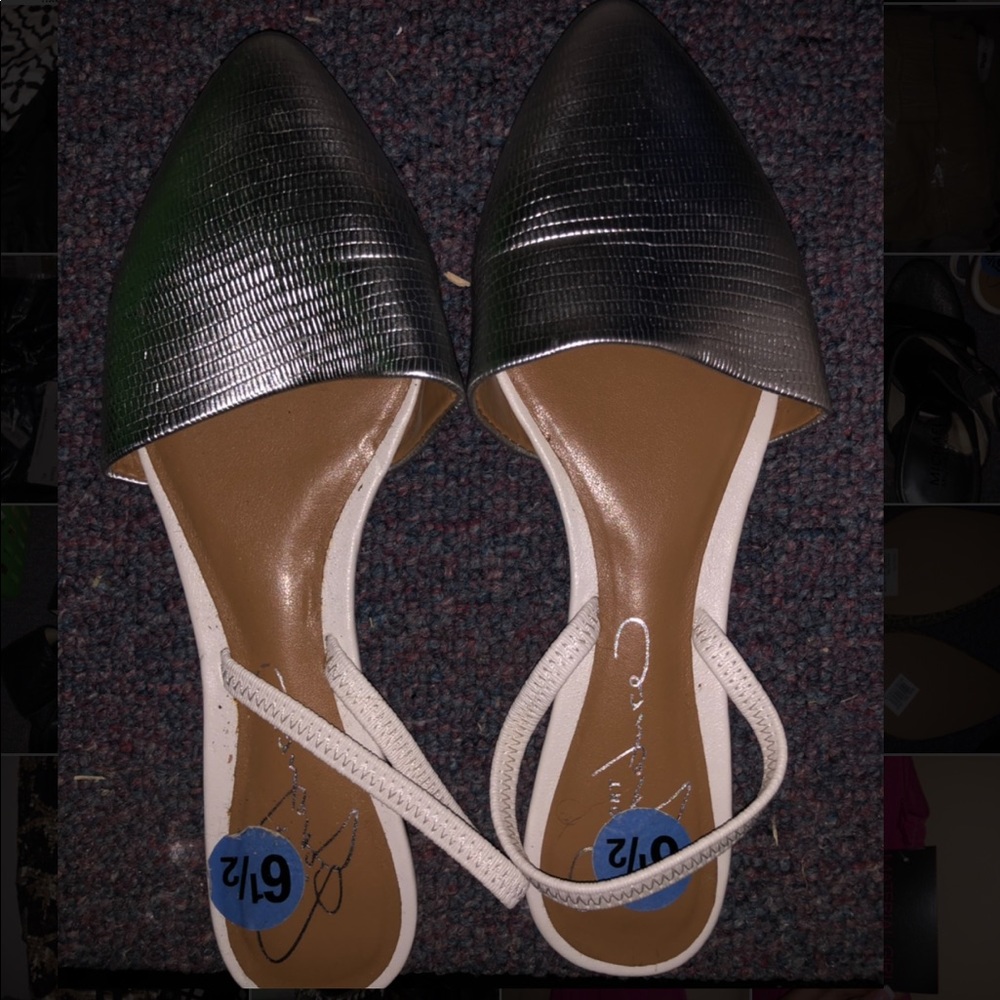 6.5 silver pointed flats barely worn